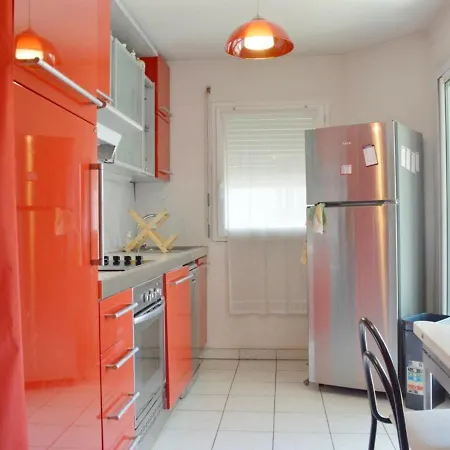 Antibes, 2 Pieces, 4 Personnes - Fr-1-252-123 Daire *